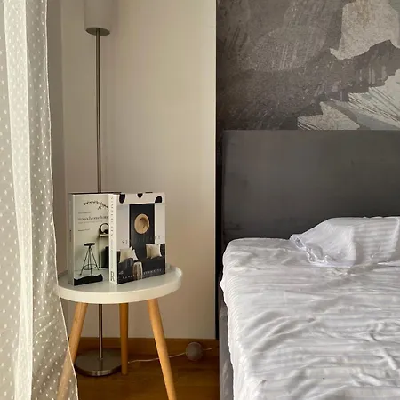 Apartament Urban Leks *